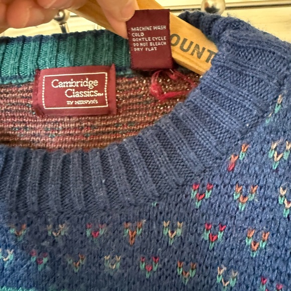 Vintage Cambridge Classics Men's Blue Patterned Crewneck Sweater - Picture 6 of 6